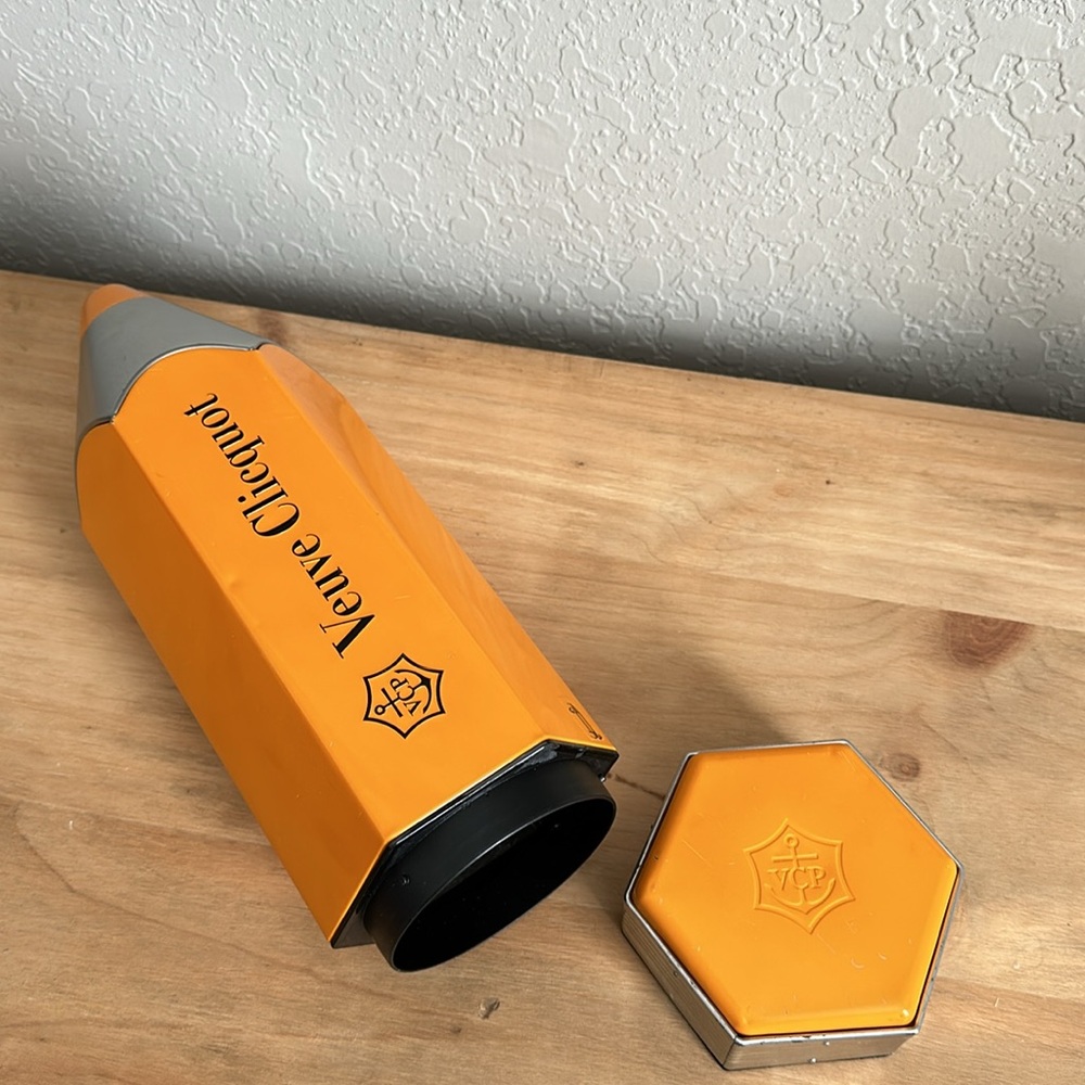 Venice Clicquot yellow pencils champagne bottle holder with screw off bottom - Picture 9 of 12